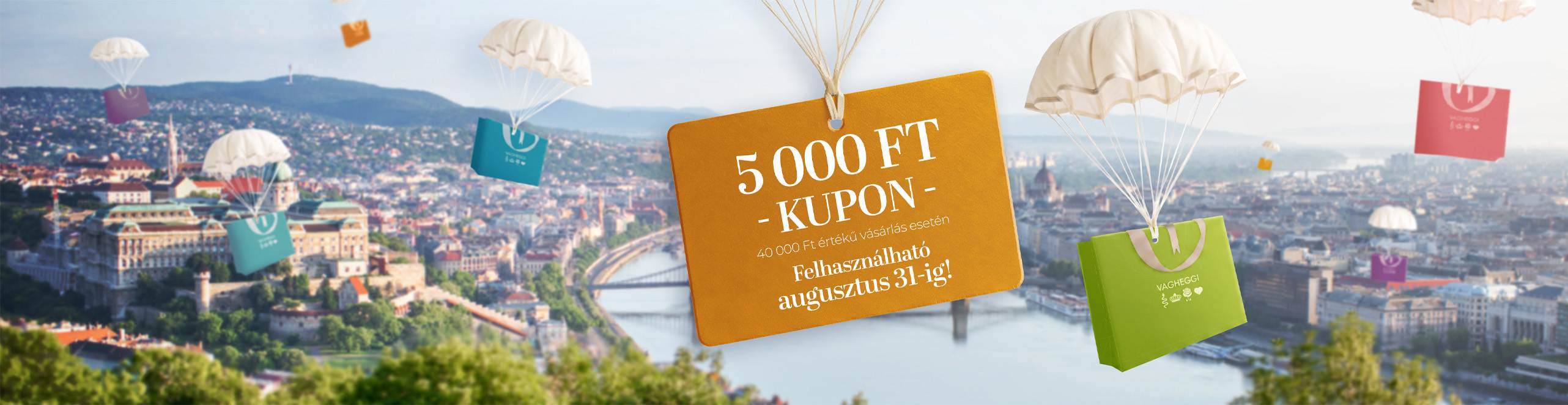 Sötét lila háttéren Pokorny Lia látható az új efficacy booster, intenzív arcápoló kit és aranyszínű csomagolásban található arcápoló Vagheggi 75.25 olajjal.
